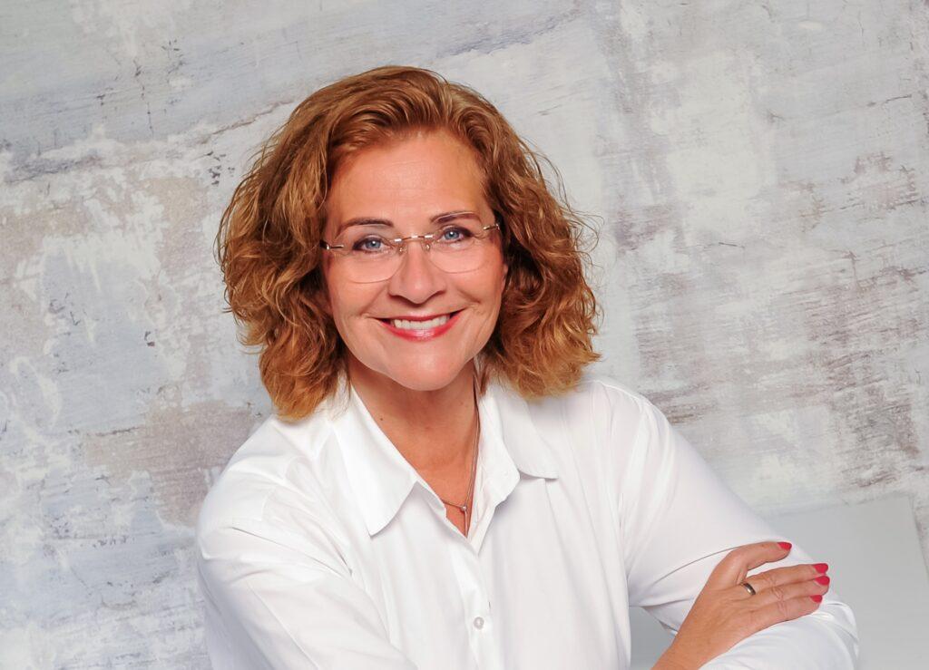 iad Immobilienmaklerin Anja Franzen in Ostfriesland